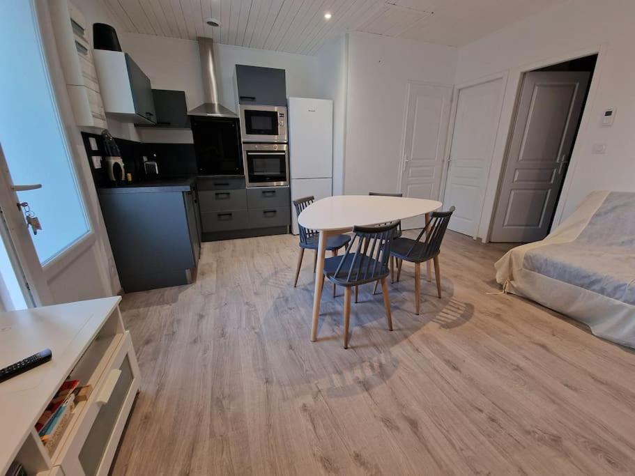 Superbe Appartement Renove A Neuf Centre Bourg Brem-Sur-Mer Exterior photo